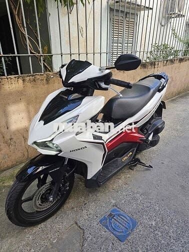 Honda Airblade 125 Trắng đỏ 10.xxx km