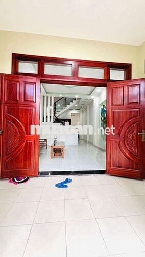 Cho thuê nhà tx gần ubp tx cũ 4p ngủ 4wc giá 8tr