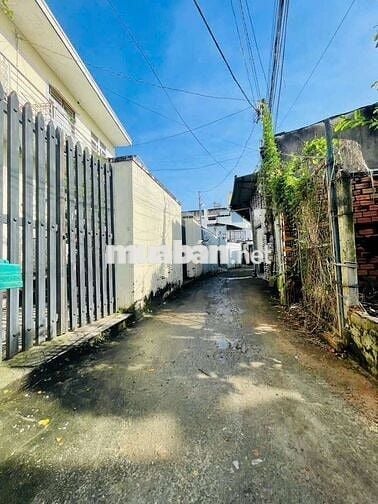 BÁN NHÀ HÓC MÔN - 2 TẦNG - DT KHỦNG - GIÁ RẺ