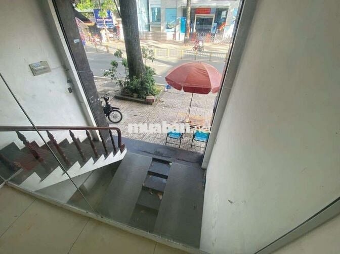 Mặt tiền 3/2 , 1 mặt bằng + 1 phòng phía sau 2 WC