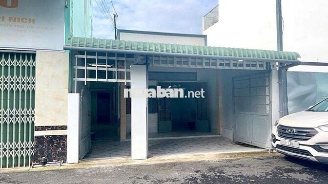 Bán gấp căn nhà cấp 4 gần bệnh viện đa khoa Xuyên Á 157m2 SHR giá 1 tỉ