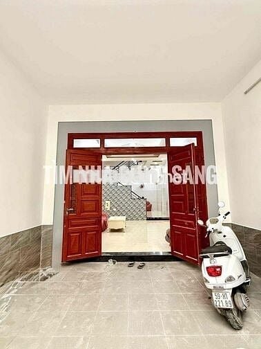 NHÀ  SÁT GIGAMALL, CÓ NỘI THẤT CƠ BẢN MÁY LẠNH VÀ SÂN ĐẬU ÔTÔ 7 CHỖ,