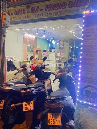 Mình cần tuyển vị trí :      Cắt tóc nam nữ : ( thợ chính ) 300k / 1 n