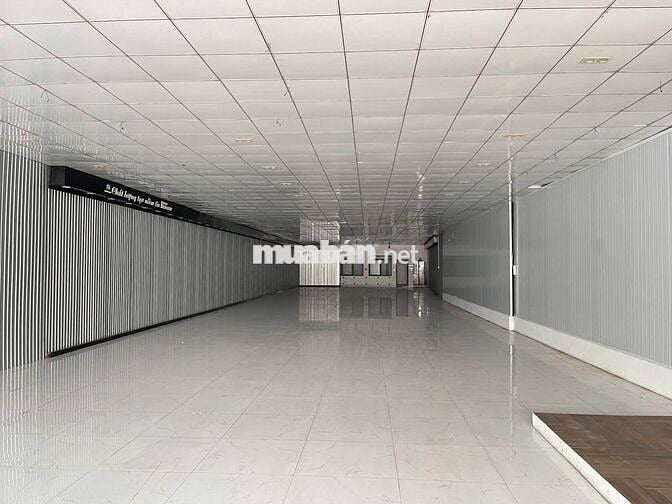 CHO THUÊ KHO MẶT TIỀN QUỐC LỘ 1A BÌNH CHÁNH 820M2 NỀN GẠCH MEN MỚI ĐẸP