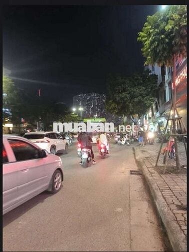 Tôi cần bán nhà mặt ngõ ô tô Trường Chinh 5tầng full nội thất