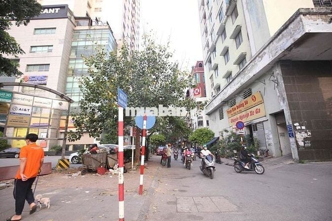 Vệ sinh khép kín full đồ, ngõ oto khu trung tâm cách ĐH Luật 200m