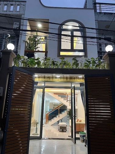 Cần tiền bán gấp nhà Sư Vạn Hạnh. Phường 12. Quận 10. Giá 4 tỷ 990