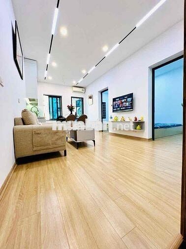 TẬP THỂ NGUYỄN CHÍ THANH - MẶT PHỐ - TẦNG 2 - LÔ GÓC 3 THOÁNG