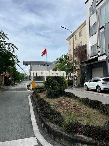 Lô góc 2 mặt tiền 200m2 KDC Vip