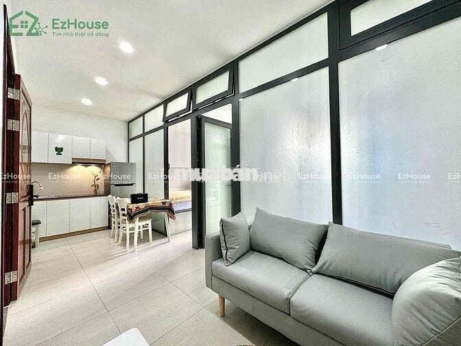 2 Phòng Ngủ - Ban Công - 45m2 - Full Nội Thất - Thang Máy - Sân Bay