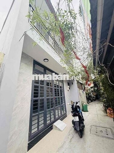 Lạc Long Quân - 6 x 10 - 2 tầng BTCT - 3PN - hoàn công đủ - 5 tỷ 5 TL