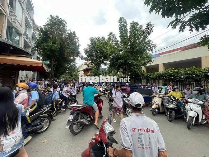 QUÁN ĐẸP SANG RẺ QUÁN TRÀ SỮA ĂN VẶT Đối diện cổng trường họ