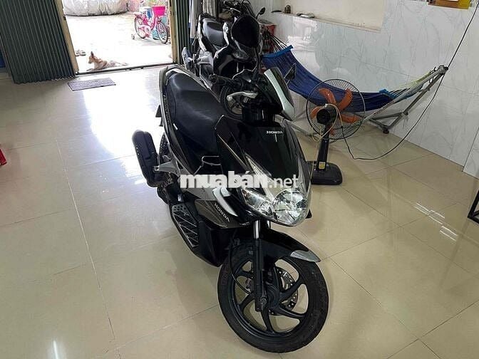 nhà dư cần bán xe Honda Air Blade 2010 FI