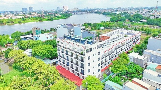 BÁN GẤP NHÀ 4 TẦNG VIEW SÔNG SG, CÁCH QL13 200M, CÓ CÔNG VIÊN, SHR