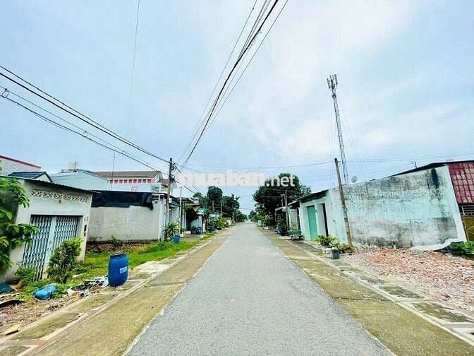 CẦN BÁN NHANH 180m2 Tân Uyên gần chợ QUANG VINH , GẦN KHU CÔNG NGHIỆP