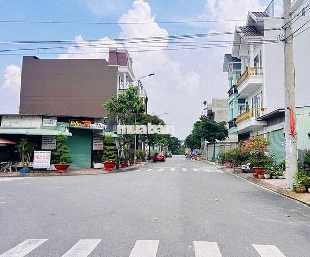 cần bán 3 lô đất KDC .phúc đạt bến xe Tân đông hiệp dĩ an bình dương