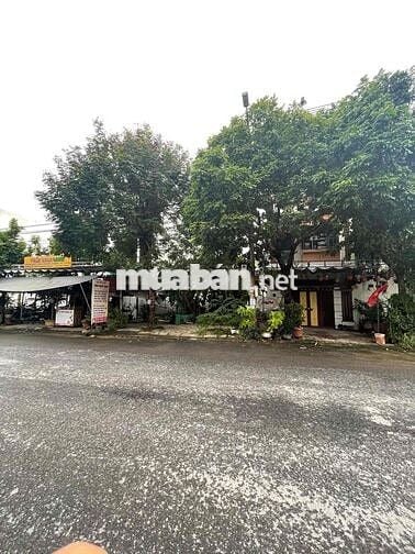 Đoàn Khuê 101,5m2 Đông bắc, Đường 11m5 lề 5m