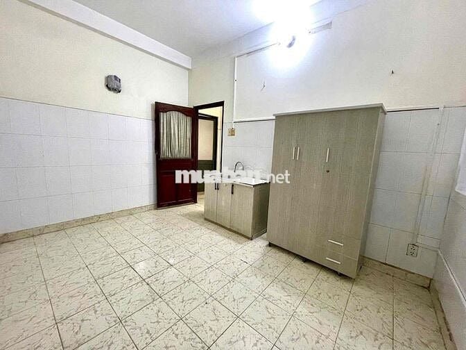 Phòng full nội thất 20mv ngay vòng xoay chợ Thủ Đức