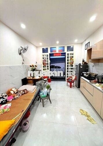 Nhà Quận 6 gần Chợ Lớn đường Lò Gốm HXH 4 Tầng SHR