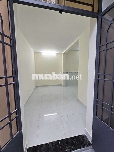 Cho thuê nhà nguyên căn mới 1t1l 2pn 6tr/th mới sửa vô ở ngay