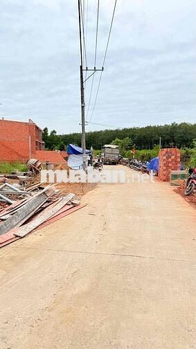 Gia đình cần bán lô đất ngay mặt tiền đường Bến Đôi Bình Lợi