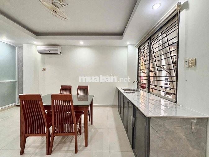 Siêu phẩm căn hộ full nội thất cửa sổ trời giá cực rẻ