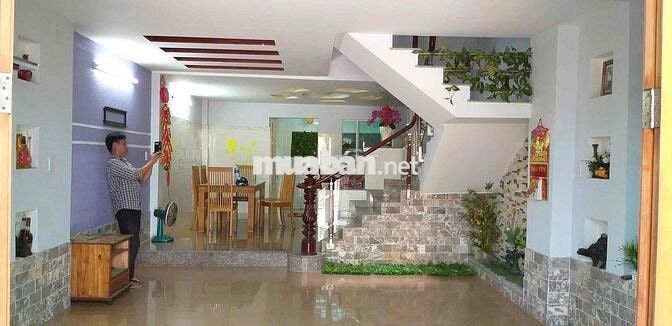 Cho rhuê nhà 5 x18-3 lầu -5 phong xtt-dg xe tải dan cư sam uat