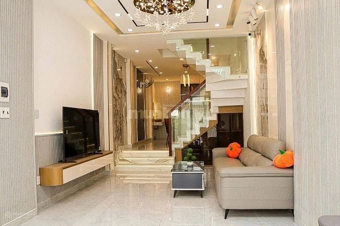 Cần bán gấp căn đường Đoàn Văn Bơ Phường 15 Quận 4 giá 2 tỷ 700/ 62m2