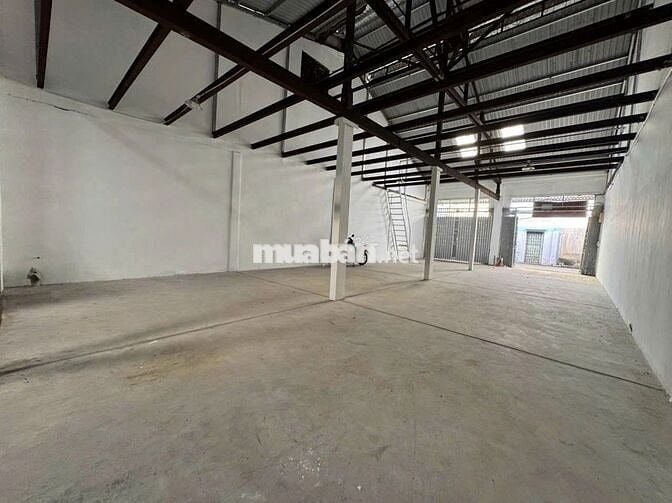 CHo thuê nhà hẻm đường Nguyễn thị nhỏ 8x30m có lửng trống suốt