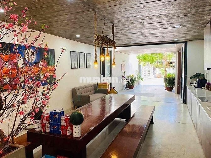 loại nhà ở diện tich sử dụng 250m2 , 3 phòng ngủ, 3 phòng vệ sinh