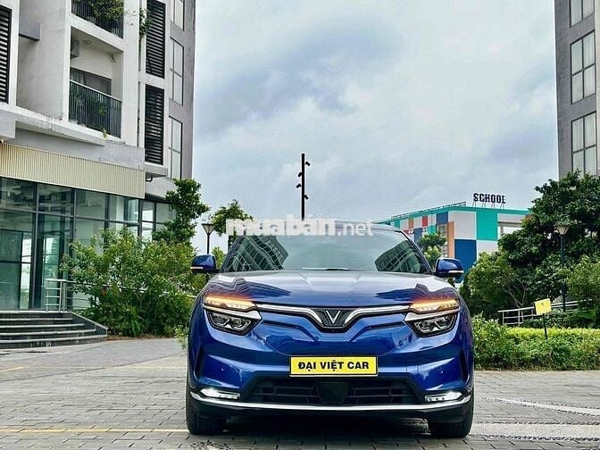 VinFast VF8 Eco mua pin CATL