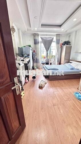 Chính chủ cho thuê phòng cực đẹp, rộng có ban công, giờ tự do