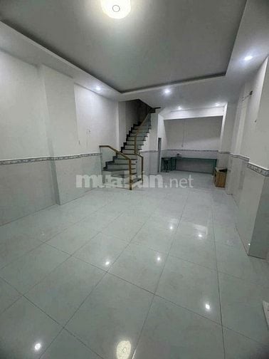 Cho thuê nhà nguyên căn 2 lầu  , 11tr/th  , p Bình Trưng Tây 