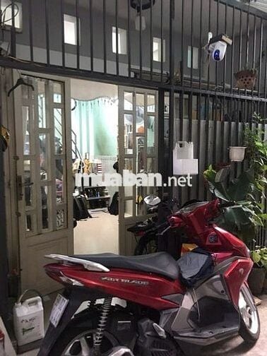 Nhà 2 tầng, hẻm xe hơi, 2 PN 2 toilet, ngay chân cầu Nguyễn Văn Cừ,