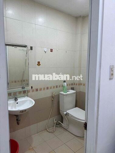 Cho thuê căn hộ 65m2, tầng 2, khu vực trung tâm quận 7, gần trường đại