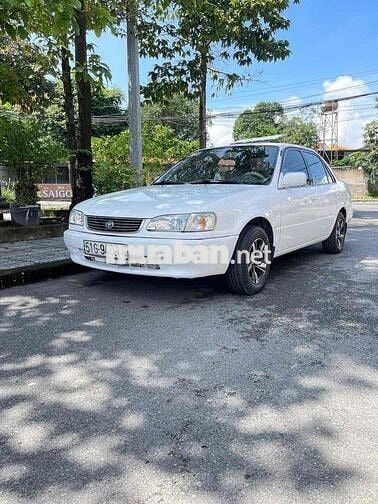 Toyota Corolla 1.6 Trắng 5 chỗ
