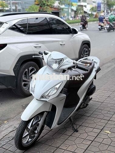 Honda Vision Trắng