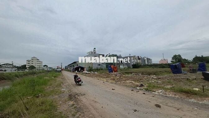 Bán đất mặt tiền Kênh Tiêu Xuân Thới Đông Hóc Môn 493m² thổ cư