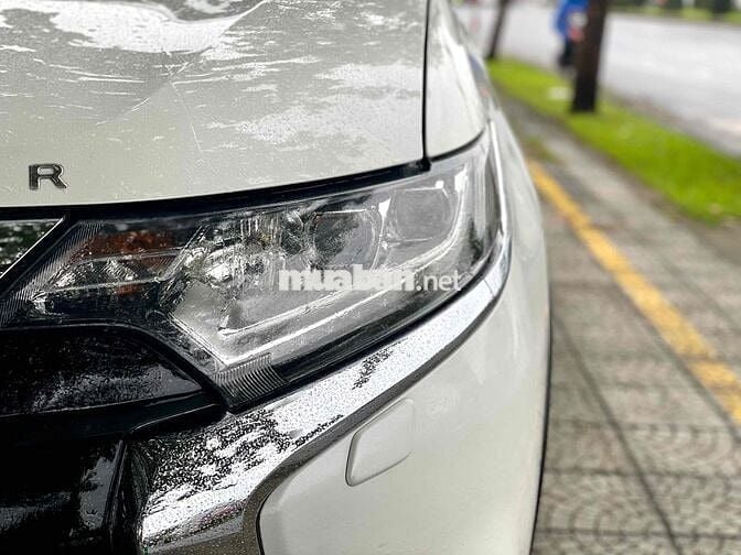 Mitsubishi Outlander 2.0 Premium Trắng zin nguyên
