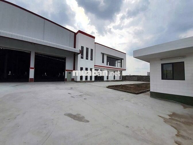 Bán gấp kho xưởng trong KCN Đức Hòa , Long An,KV: 5.200m2, XD: 3.600m2