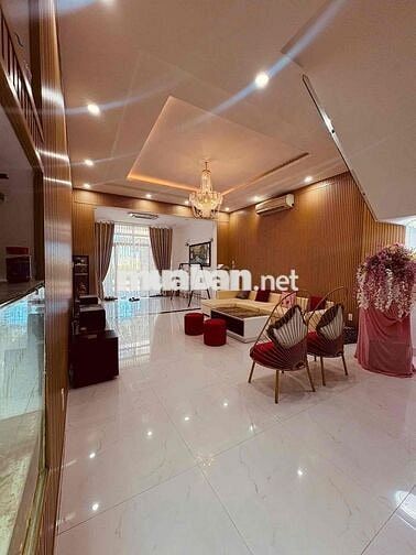 nhà 4 tầng , 4pn. đầy đủ nội thất , dọn vào ở ngay.