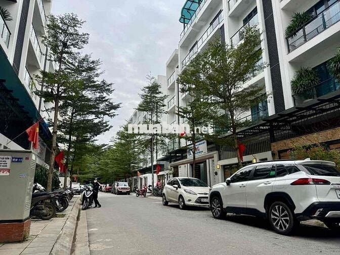 CHÍNH CHỦ BÁN NHÀ  LẠC LONG QUÂN – VỊ TRÍ VÀNG – VỈA HÈ RỘNG