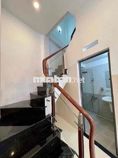 nhà 1 trệt 1 lầu tôi bán gấp về quê cứu lũ gia đình