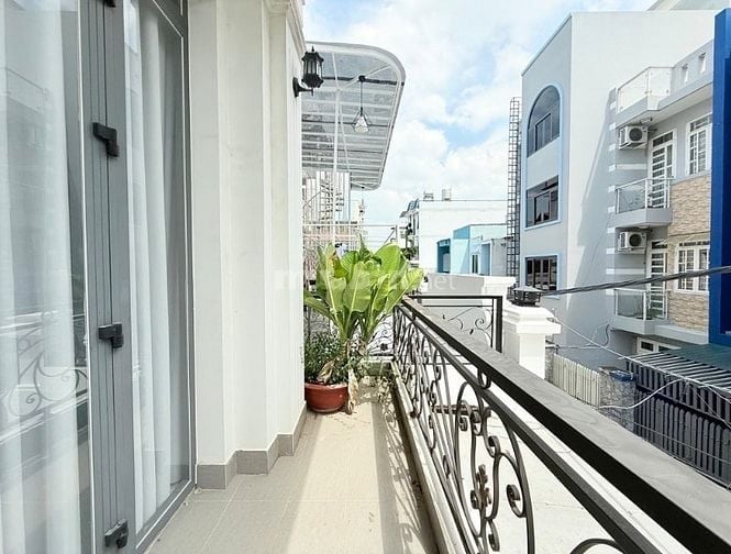 Vừa ở vừa kinh doanh, nhà 3 tầng, hẻm xe tải, gần cầu Nguyễn Khoái