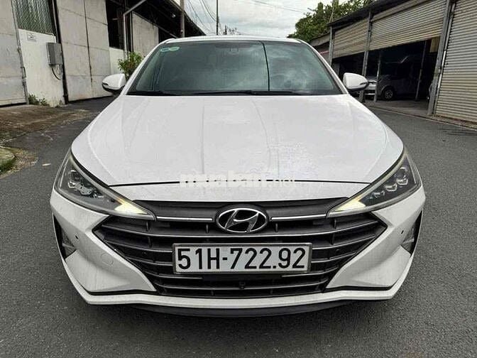 Bán Huyndai ELANTRA 2.0 GLS dkld 01/2020 , trắng