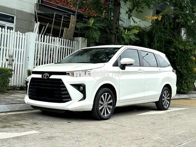 Bán xe Avanza 2023, số tự động màu trắng