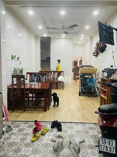 QUA NƯỚC NGOÀI ĐỊNH CƯ BÁN NHÀ Thoại Ngọc Hầu, Tân Phú. Hẻm xe hơi