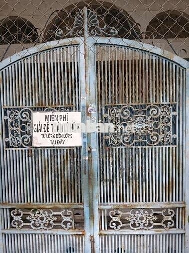 Nhà phố diện tích rộng rãi đường 2 ô tô