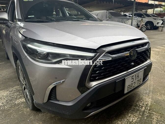 Toyota Corolla Cross 2020 1.8V màu bạc, chuẩn hãng