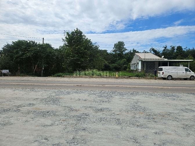 Bán lô đất 2 mặt tiền đường giá 230tr/1m ngang